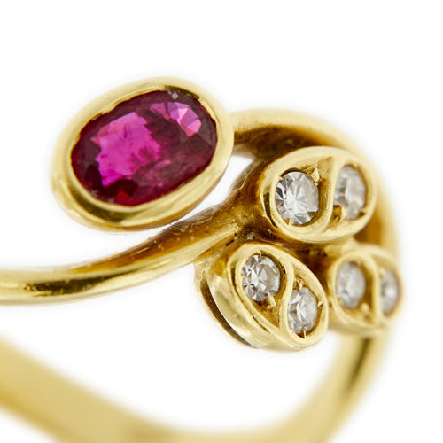 Bague 54 Bague contrariée en or jaune 18 ct avec rubis et diamants 58 Facettes 28379