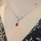 Collier Collier en or blanc 18 carats avec diamants et rubis 58 Facettes 29573