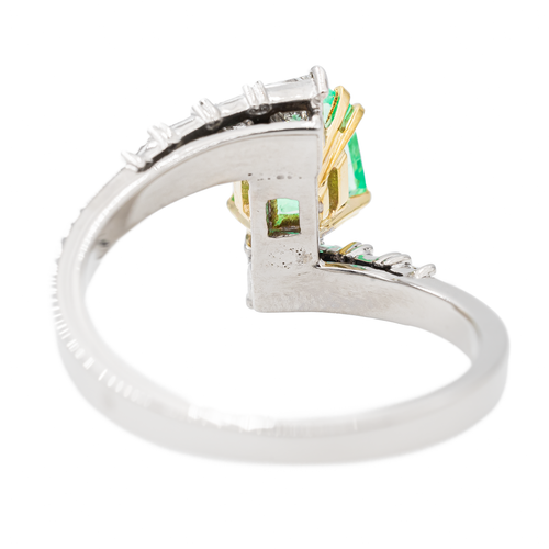Bague 60 Bague en or blanc et jaune 18 carats avec émeraude et diamants 58 Facettes 2999638CN