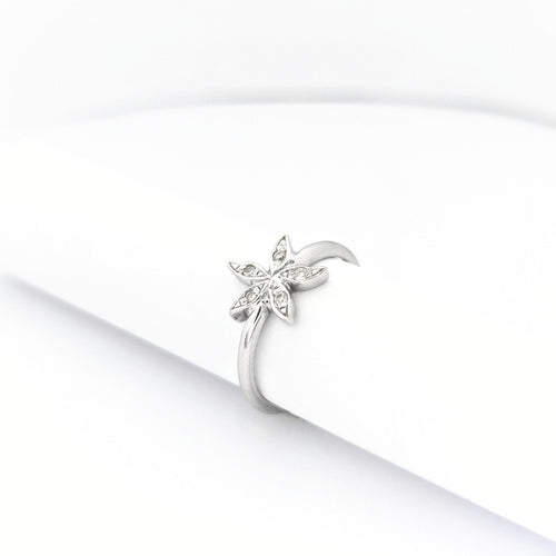 Bague 48 Bague florale en or blanc 18 carats et diamants 58 Facettes 30091