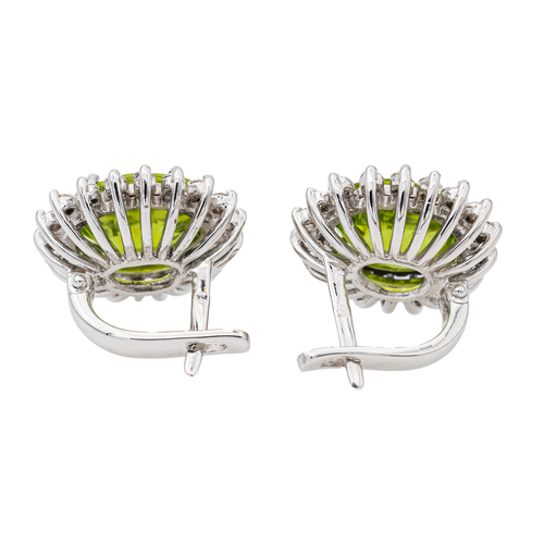 Boucles d'oreilles Boucles d’oreilles en or blanc 18 carats avec péridots et diamants 58 Facettes 3013258CN
