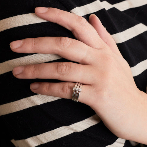 Bague 50 Bague Triple Jonc Or Gris et Diamants 58 Facettes DV0409-4