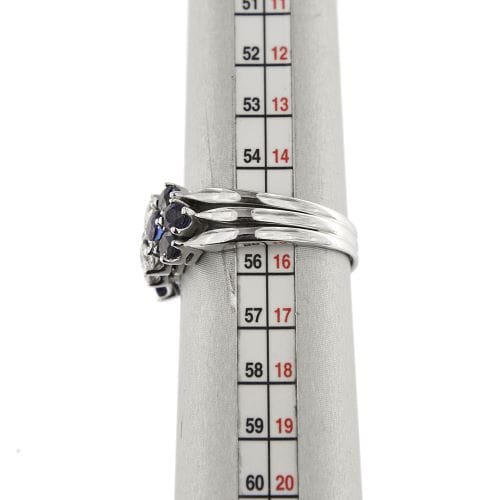 Bague 56 Bague rivière triple rang en or blanc 18 ct, diamants et saphirs 58 Facettes 30225