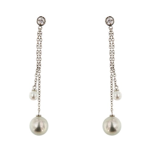 Boucles d'oreilles Salvini - Boucles d’oreilles pendantes en or blanc 18 kt, perles et diamants 58 Facettes 30516
