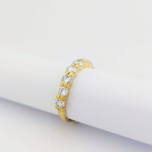 https://18carats.fr/wp-content/uploads/2024/11/31186-32866-Demi-%E2%80%93-Aliança-or-jaune-et-diamants-scaled.jpg