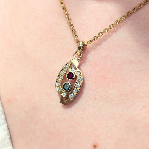 Pendentif Pendentif en or jaune 19 ct avec diamants, rubis et émeraude 58 Facettes 31224