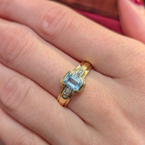 Bague 57 Bague en or jaune 18 carats avec aigue-marine et diamants 58 Facettes 32640