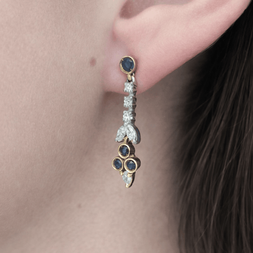 Boucles d'oreilles Boucles d'oreilles pendantes en or jaune et blanc 18 carats, diamants et saphirs 58 Facettes 32644