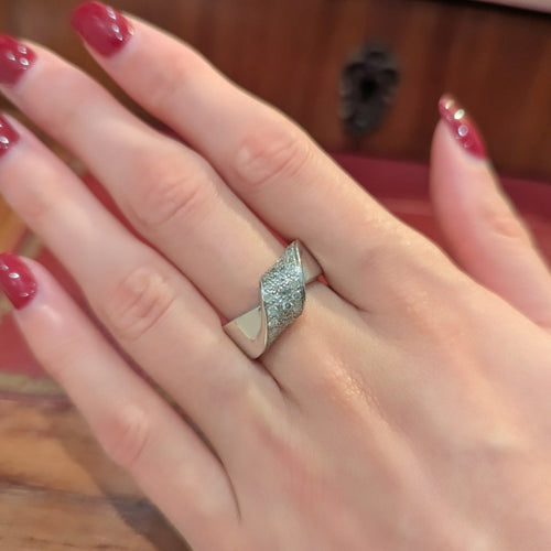 Bague 55 Bague torsadée en or blanc 18 carats et diamants 58 Facettes 32648