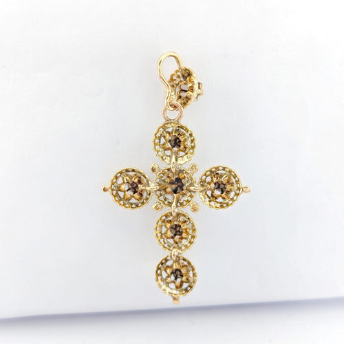 Pendentif Pendentif croix en or jaune 18 carats et diamants 58 Facettes 32666