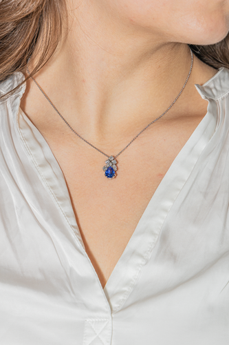 Collier Collier en or blanc 18 carats avec saphir et diamants 58 Facettes 3290287CN