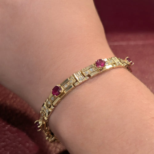 Bracelet Bracelet en or jaune 18 carats avec diamants et rubis 58 Facettes 33374