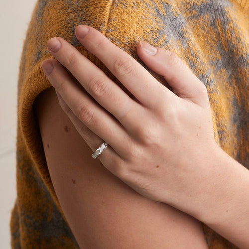 Bague 48 CHANEL - ULTRA Petit modèle - Bague or blanc, céramique et diamant 58 Facettes DV0379-4