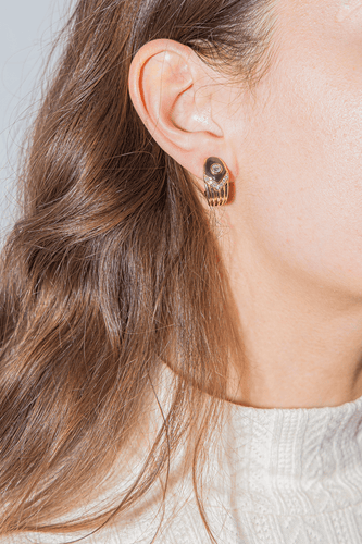 Boucles d'oreilles Boucles d’oreilles clip en or jaune 18 carats, nacre noire et diamants 58 Facettes 3576030CN