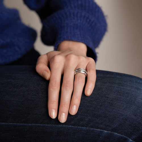 PIAGET - Large Bague Possession 7 Diamants sertis sur or blanc