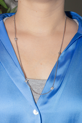 Collier Collier en or blanc 18 carats serti de diamants 58 Facettes 3970466CN