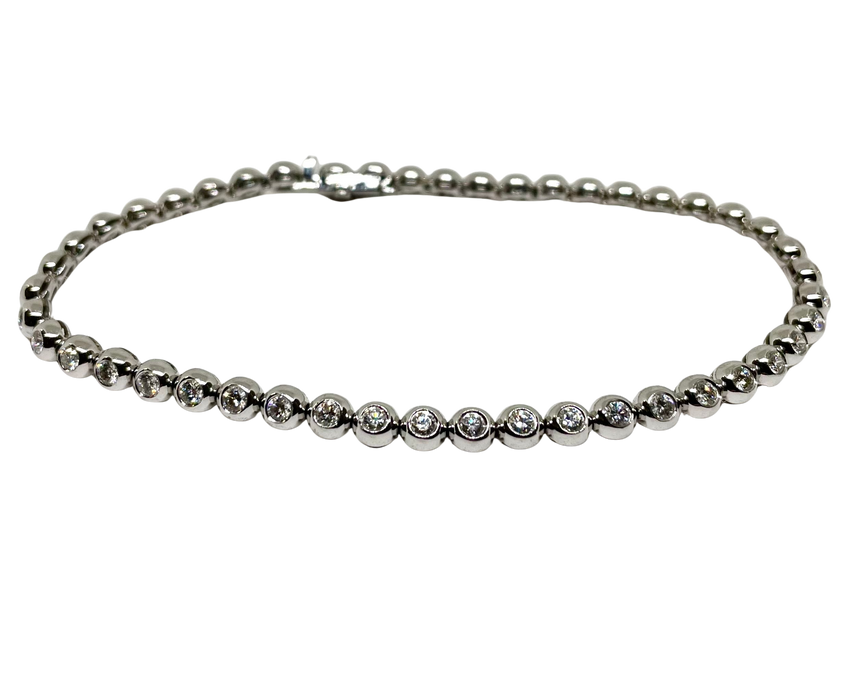 White gold tennis river bracelet 1.84 cts