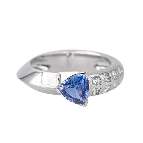 Bague 55.5 Bague en or blanc 18 carats sertie d’un saphir et de diamants 58 Facettes 4551822RV