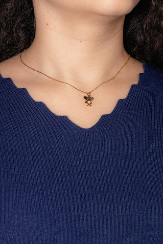 Collier Collier en or jaune 18 carats avec pendentif fée émaillé rose 58 Facettes 4799505CN