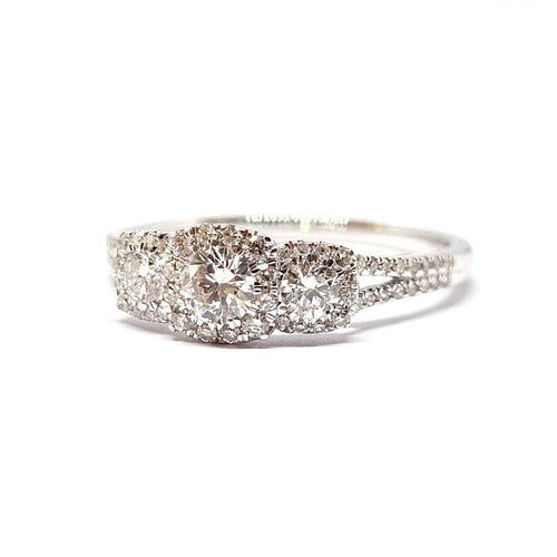 Ring 56 Trilogy ring in 18-carat white gold and diamonds 58 Facettes