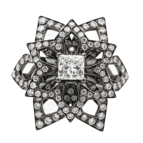 Bague 55 Bague fleur en or noir 18 carats et diamants 58 Facettes 578700RV