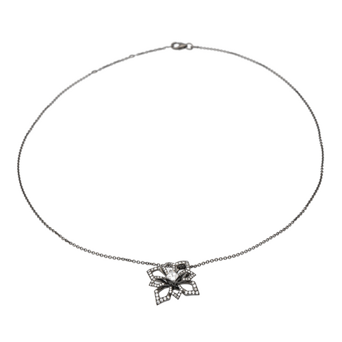 Collier Collier fleur - Pendentif en or noir 18 carats et diamants 58 Facettes 578701RV