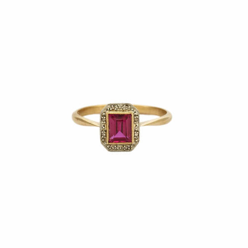 Bague 57 Bague octogonale sertie d’une pierre fuchsia en or jaune 18 carats 58 Facettes BO/230127
