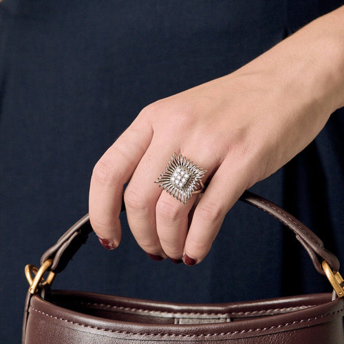 Bague 51 Bague vintage années 60/70 en or blanc 18 carats et diamants 58 Facettes BO/240041