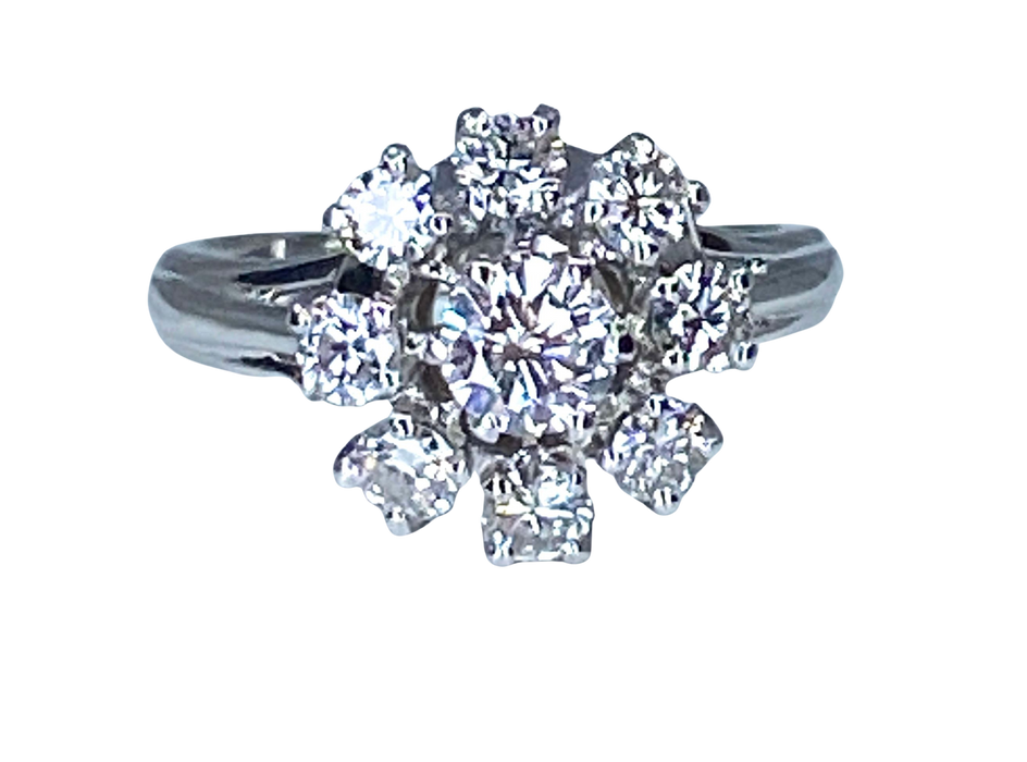 Ring Daisy in white gold set with 9 diamonds