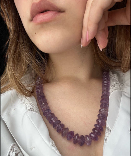 Collier Collier années 1970 - Ametystes facettées et fermoir en or 18 carats, 60 cm 58 Facettes