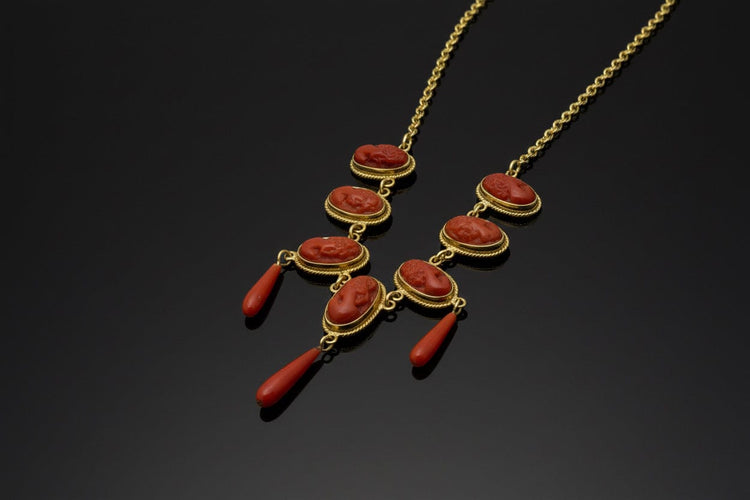 Collier Collier en or jaune orné de camées, inspiré de la Rome antique 58 Facettes