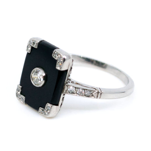 Bague 54 Bague Art déco en platine avec onyx et diamants 58 Facettes 283515B624A545CBB2833D855843D533