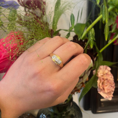 Bague 61 Bague trilogie en or blanc et or jaune 18 carats, diamants 58 Facettes 6A6425E36CD842E88C0D2E6E1AA79B92