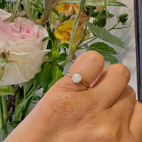 Bague 50 Bague solitaire en or jaune 14 carats et diamant 0,67 ct 58 Facettes E7B0B78B1E4549C3876B65816C9177BF