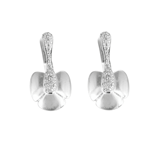 Boucles d'oreilles Boucheron - Boucles d'oreilles motif floral en or blanc et diamants 58 Facettes BO/240029