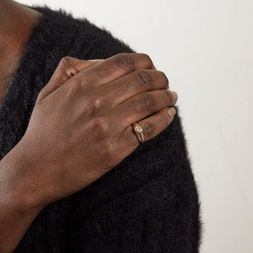 Bague 51 Bague or jaune avec diamant central épaulé de diamants 58 Facettes DV0497-7