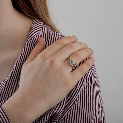 Bague 60 Bague "Tourbillon" en or gris et diamant 58 Facettes DV0541-3