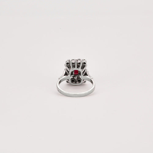Bague Bague en platine, or gris et rubis, diamants 58 Facettes DV2027-1