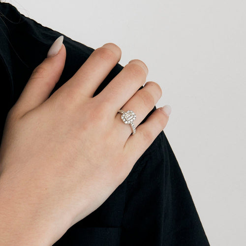 Bague 52 Bague Diamant taille émeraude serti sur or gris 58 Facettes DV0644-1