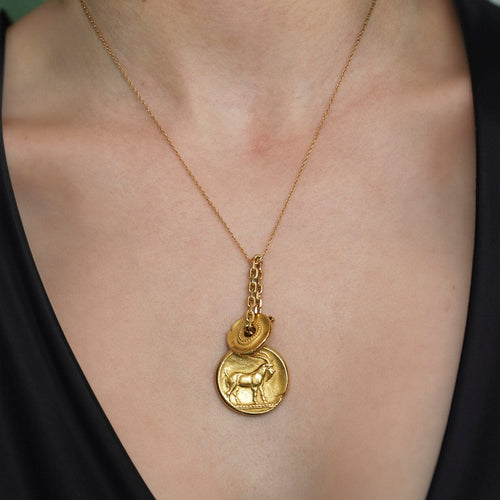 Pendentif VAN CLEEF & ARPELS - GEORGE L'ENFANT -  Médaille Zodiaque Capricorne or jaune 58 Facettes DV0662-1