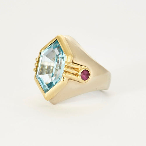 Bague 52 Bague chevalière en or gris topaze bleue et rubis 58 Facettes DV0674-1-52-23