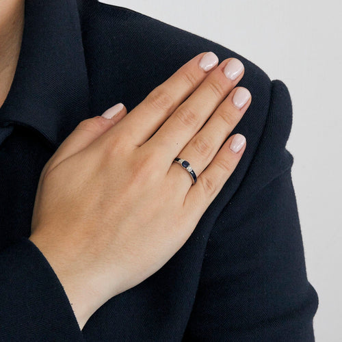 Bague 53 Bague en or gris avec saphir et diamants 58 Facettes DV4307-2