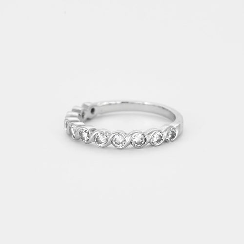 Bague 48 Demie alliance en or gris et diamants 58 Facettes DV0684-1