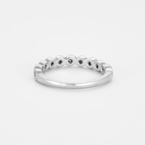 Bague 48 Demie alliance en or gris et diamants 58 Facettes DV0684-1