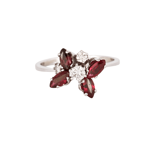 Bague en or gris, diamants et rubis