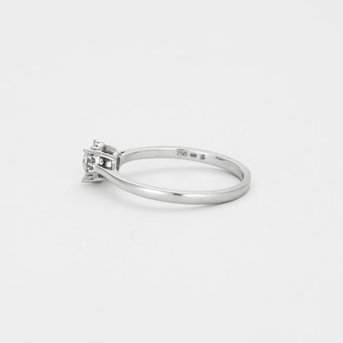 Bague solitaire en or gris et diamant