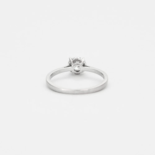 Bague solitaire en or gris et diamant