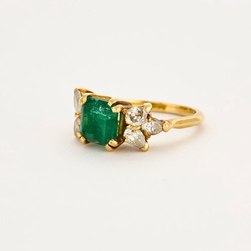 Bague en or jaune, émeraude et diamants