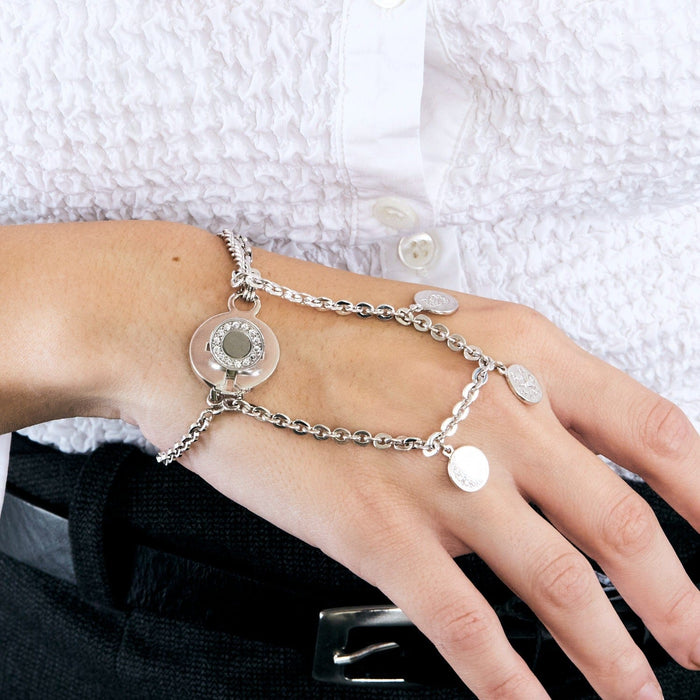 Bracelet CHANEL - Camélia - Bracelet en or gris, diamants 58 Facettes DV0615- 4