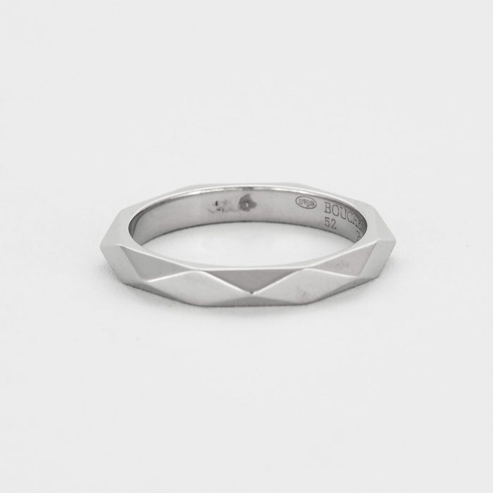 BOUCHERON- Facette trouwring in platina en diamanten